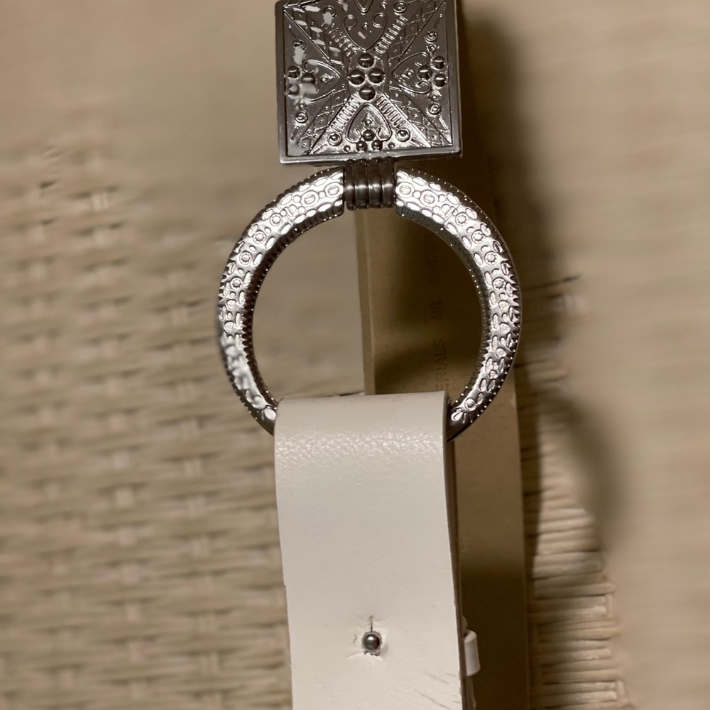 💋Chico’s brand white man-made materials belt